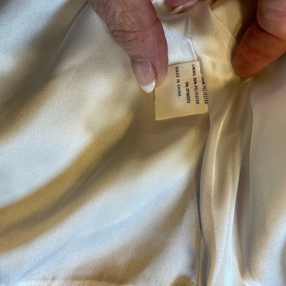 Dahlia white and black L lined dress with buttons on sleeves & contrasting trim - Picture 6 of 9